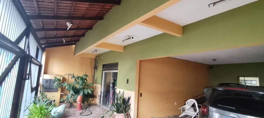 Foto 1 de Sobrado com 4 Quartos à venda, 185m² em Setor Campinas, Goiânia