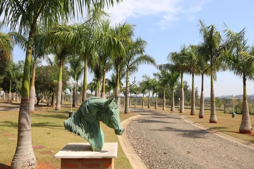 Foto 1 de Fazenda/Sítio com 4 Quartos à venda, 200m² em Centro, Tatuí