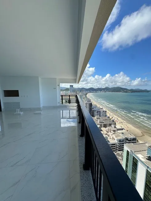 Foto 1 de Apartamento com 4 Quartos à venda, 337m² em Meia Praia, Itapema