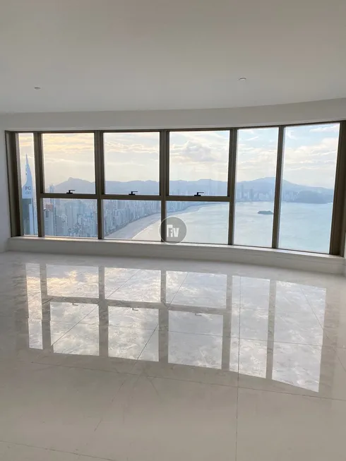 Foto 1 de Apartamento com 4 Quartos à venda, 265m² em Barra Sul, Balneário Camboriú