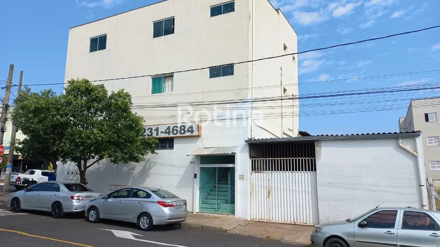 Foto 1 de Apartamento com 4 Quartos para alugar, 400m² em Santa Mônica, Uberlândia