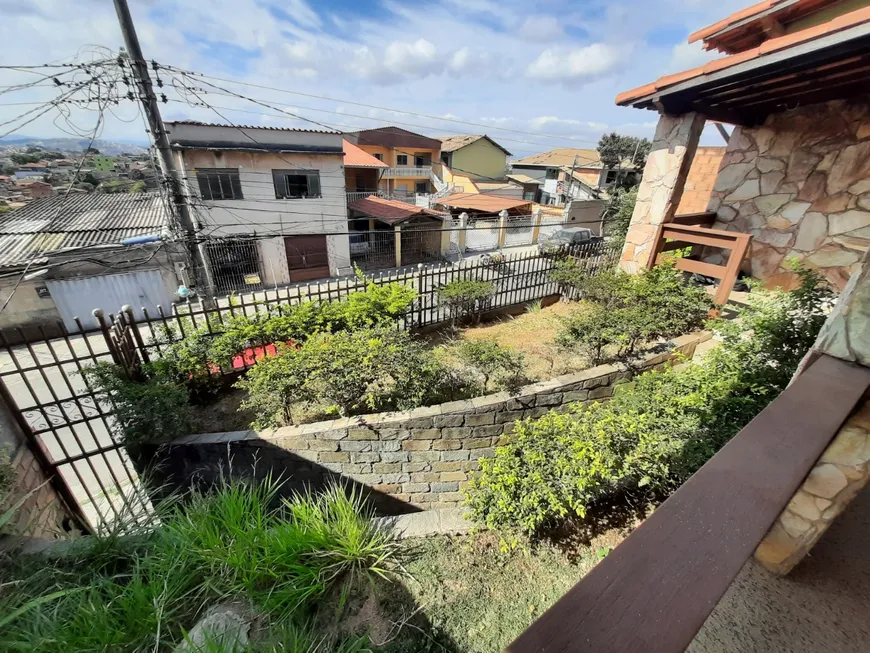 Foto 1 de Casa com 3 Quartos à venda, 229m² em Cenaculo, Belo Horizonte