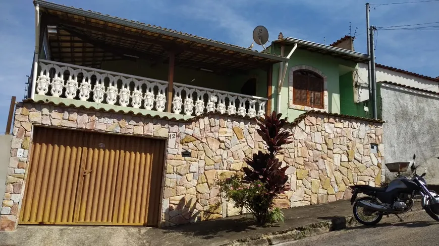 Foto 1 de Casa com 4 Quartos à venda, 260m² em Carajás, Contagem