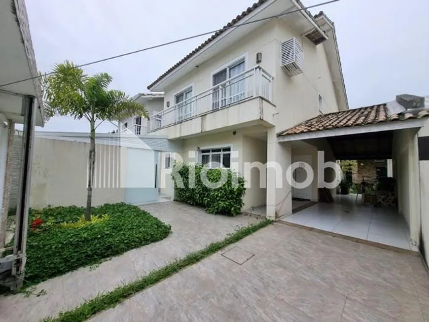 Foto 1 de Casa de Condomínio com 4 Quartos à venda, 226m² em Recreio Dos Bandeirantes, Rio de Janeiro