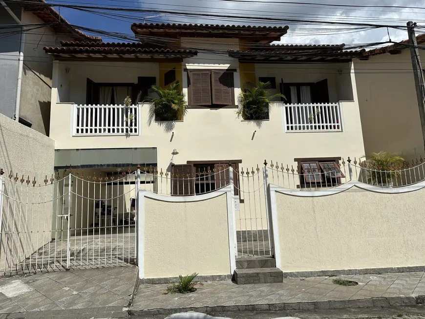 Foto 1 de Casa de Condomínio com 3 Quartos à venda, 120m² em Centro, Itaboraí