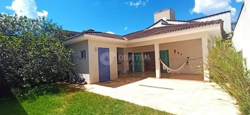 Foto 1 de Casa com 5 Quartos à venda, 360m² em Santa Mônica, Uberlândia