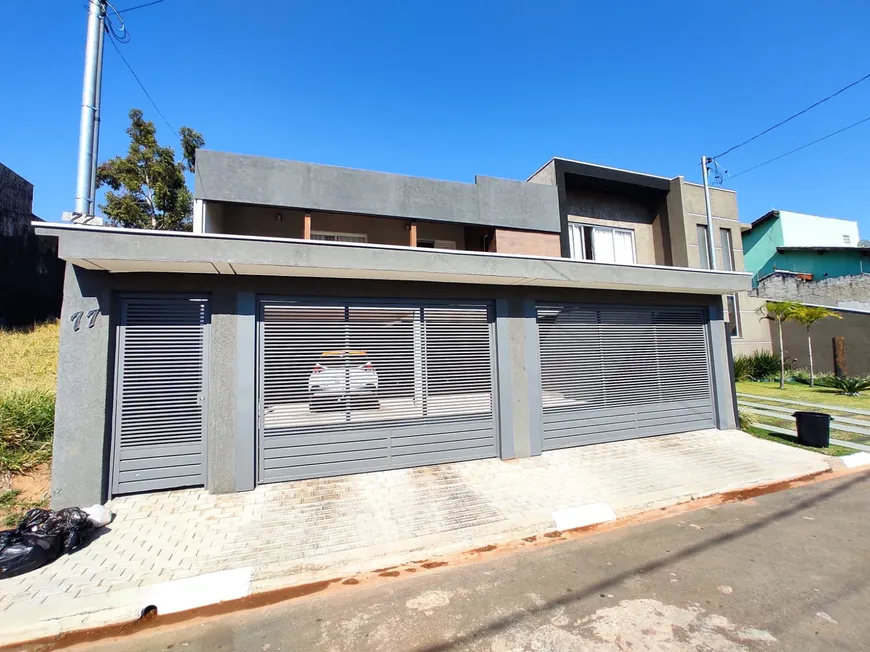 Foto 1 de Casa de Condomínio com 3 Quartos à venda, 172m² em Condomínio Portal da Serra, Bragança Paulista