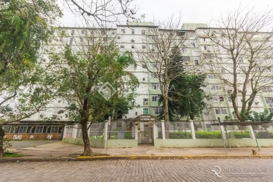 Foto 1 de Apartamento com 1 Quarto à venda, 45m² em Humaitá, Porto Alegre