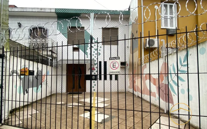 Foto 1 de Casa com 3 Quartos à venda, 200m² em Encruzilhada, Santos