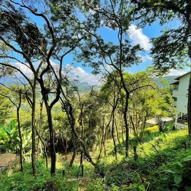 Foto 1 de Lote/Terreno à venda, 610m² em Nogueira, Petrópolis