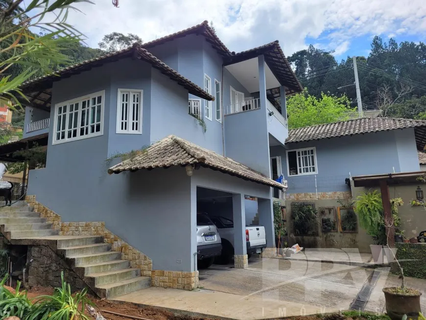 Foto 1 de Casa com 3 Quartos à venda, 900m² em Jardim Europa, Teresópolis