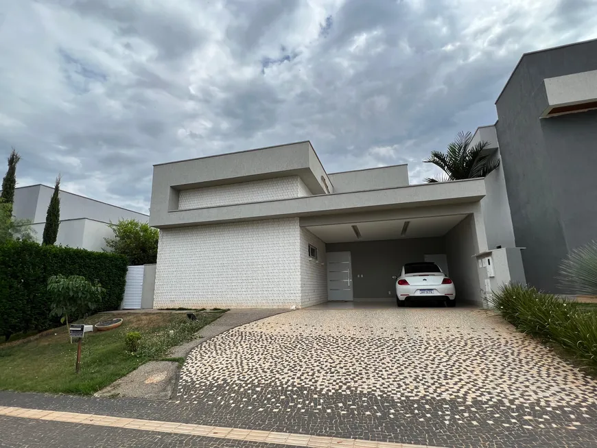 Foto 1 de Casa de Condomínio com 3 Quartos à venda, 211m² em Jardins Valencia, Goiânia