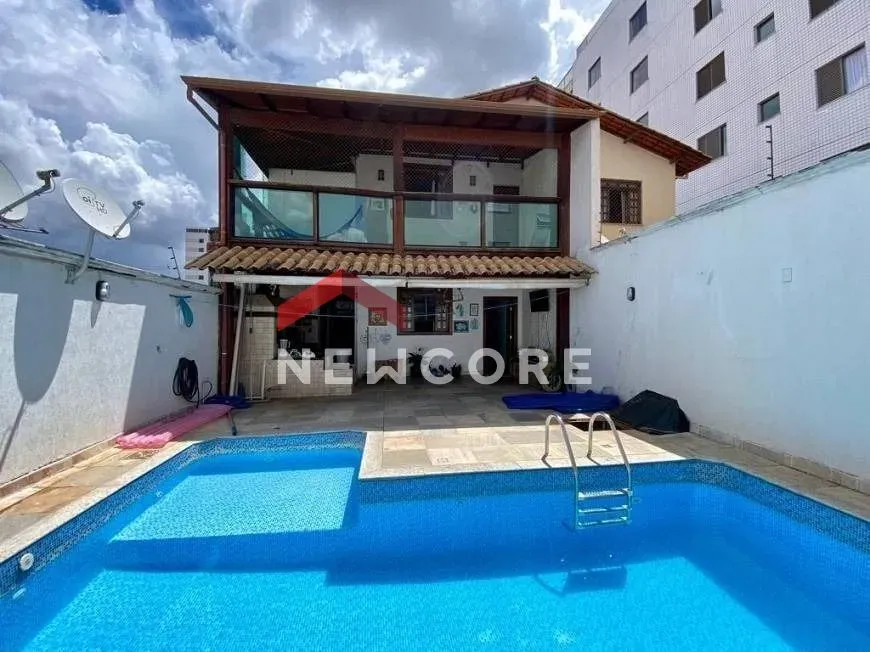 Foto 1 de Casa com 3 Quartos à venda, 163m² em Castelo, Belo Horizonte