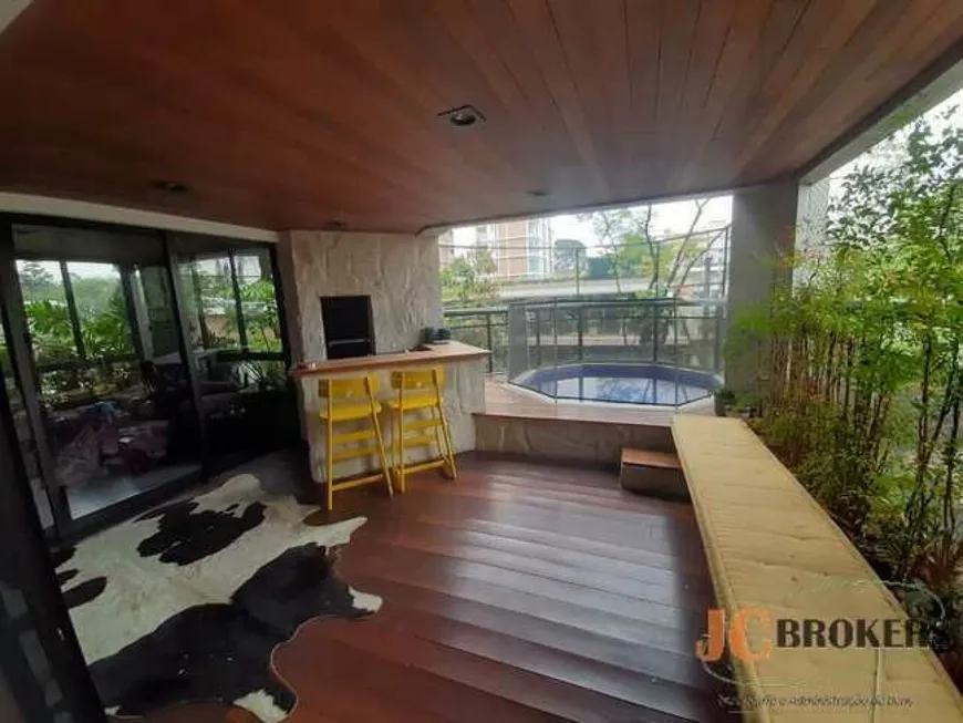 Foto 1 de Apartamento com 4 Quartos à venda, 210m² em Moema, São Paulo