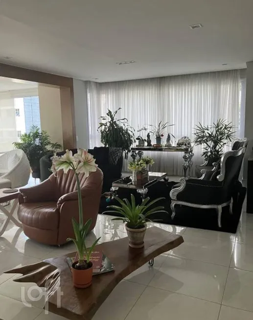 Foto 1 de Apartamento com 4 Quartos à venda, 225m² em Itaim Bibi, São Paulo