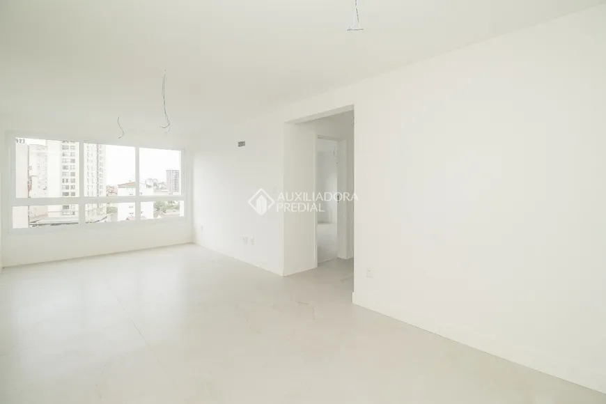 Foto 1 de Apartamento com 2 Quartos para alugar, 74m² em Passo da Areia, Porto Alegre