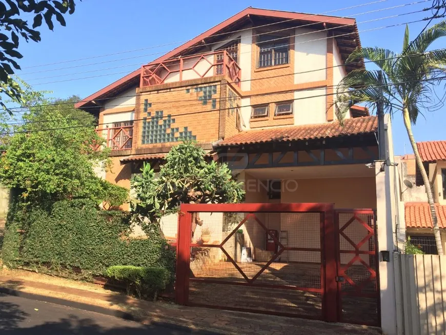 Foto 1 de Sobrado com 3 Quartos à venda, 385m² em Champagnat, Londrina