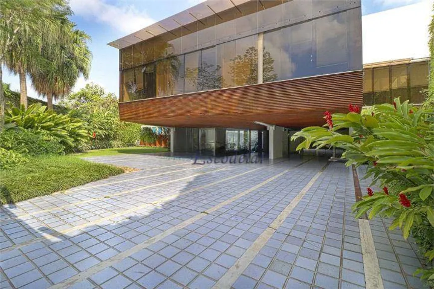 Foto 1 de Casa com 6 Quartos para alugar, 680m² em Jardim Guedala, São Paulo
