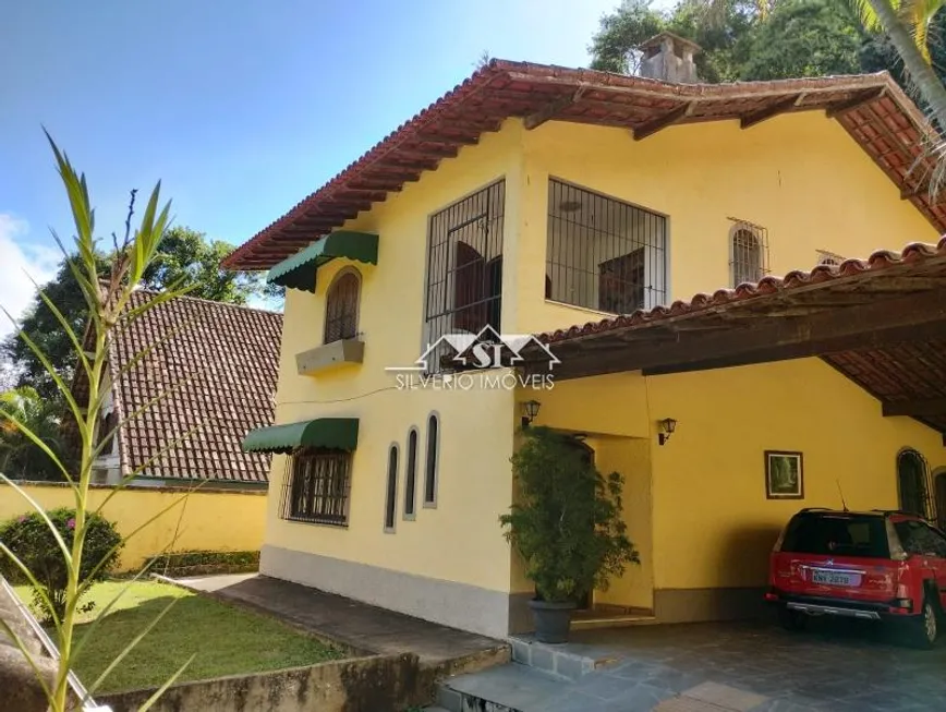 Foto 1 de Casa com 3 Quartos à venda, 185m² em Samambaia, Petrópolis