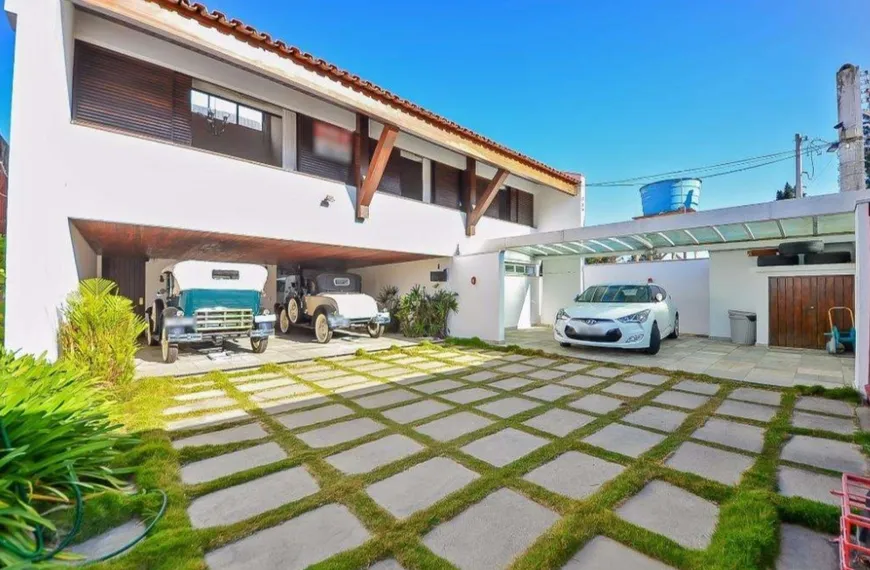 Foto 1 de Casa com 3 Quartos à venda, 500m² em Água Verde, Curitiba