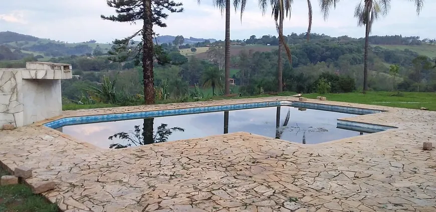 Foto 1 de Fazenda/Sítio com 3 Quartos à venda, 200m² em Sitio da Serra, Tuiuti