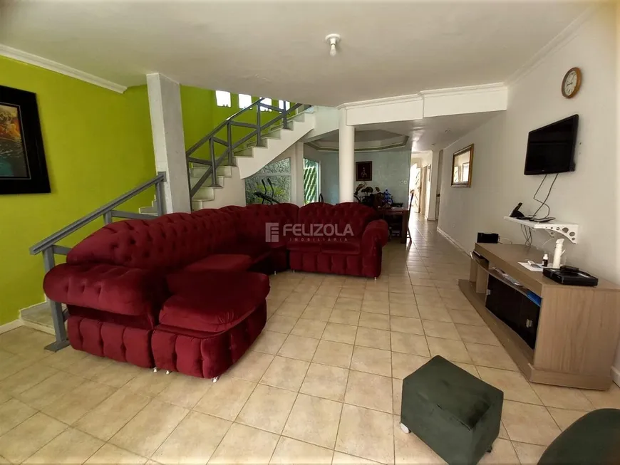 Foto 1 de Casa com 5 Quartos à venda, 299m² em Atalaia, Aracaju