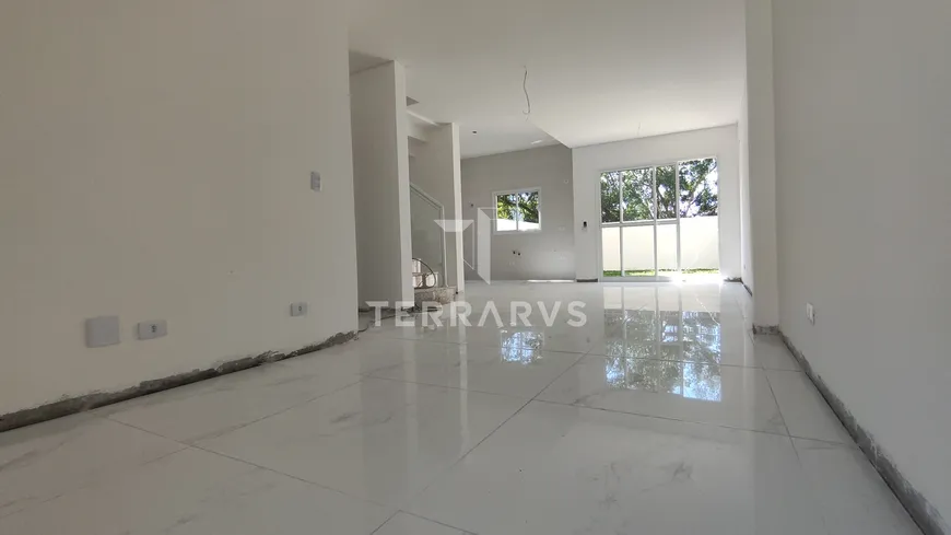 Foto 1 de Sobrado com 3 Quartos à venda, 182m² em Centro, Pinhais