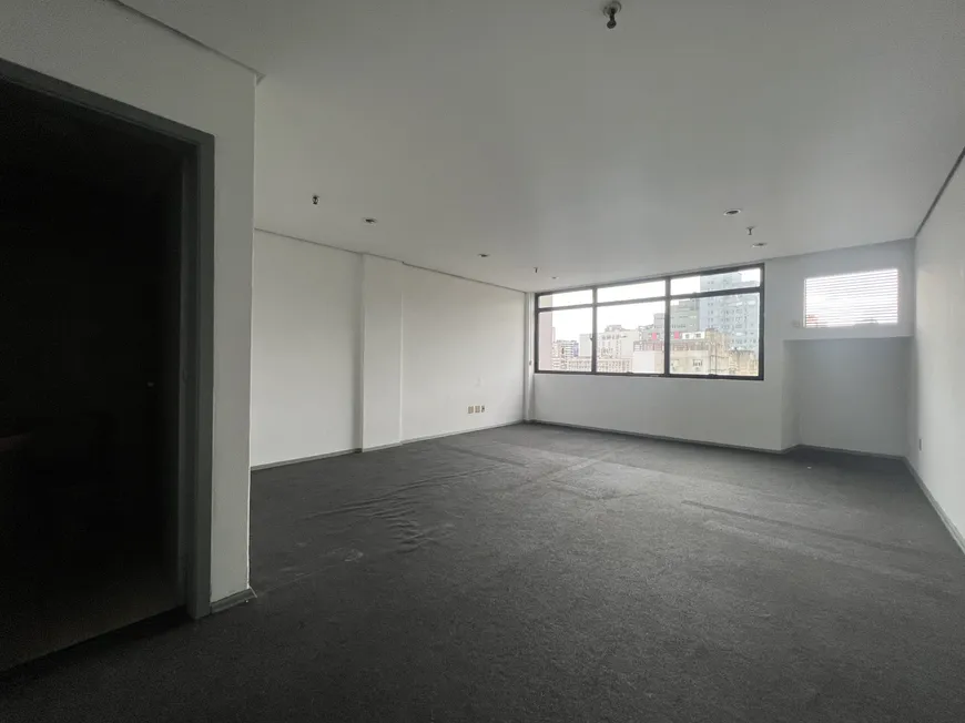 Foto 1 de Sala Comercial para alugar, 45m² em Centro, Porto Alegre