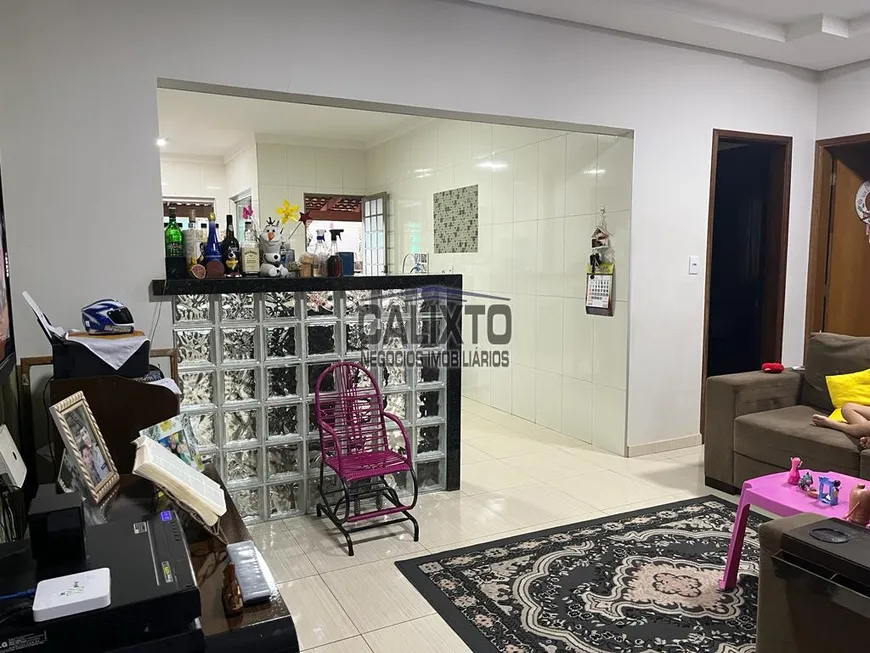 Foto 1 de Casa com 3 Quartos à venda, 198m² em Laranjeiras, Uberlândia