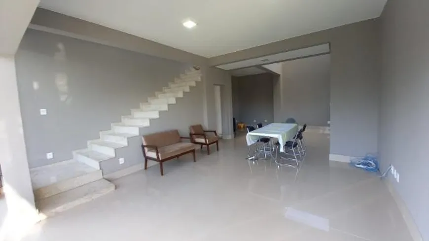 Foto 1 de Casa com 2 Quartos à venda, 148m² em Vigilato Pereira, Uberlândia