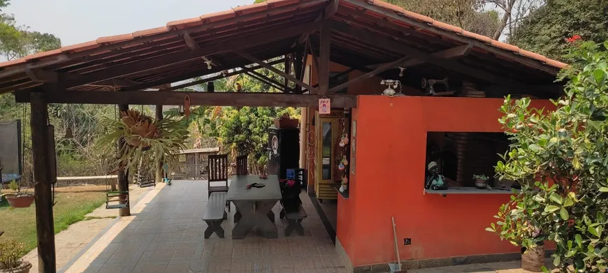 Foto 1 de Fazenda/Sítio com 3 Quartos à venda, 90m² em Quintas Do Godoy, Betim