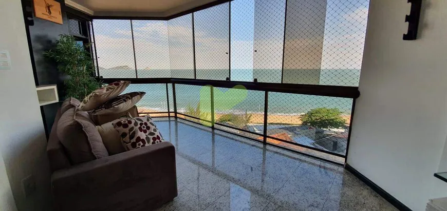 Foto 1 de Apartamento com 3 Quartos à venda, 156m² em Cajueiros, Macaé