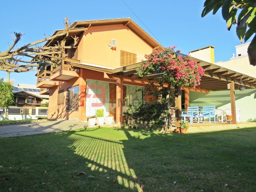 Foto 1 de Casa com 3 Quartos para alugar, 170m² em Mariscal, Bombinhas