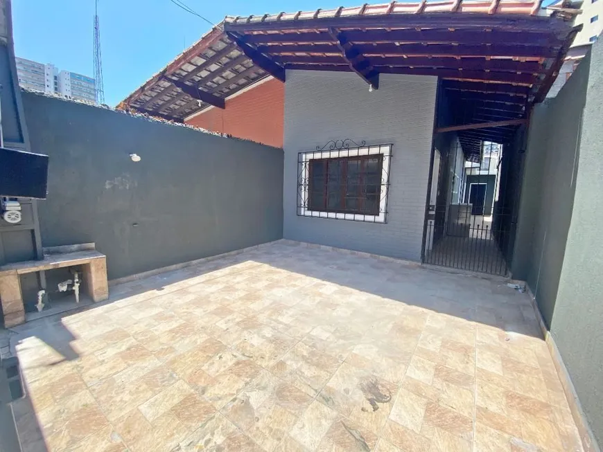 Foto 1 de Casa com 2 Quartos à venda, 60m² em Vila Tupi, Praia Grande