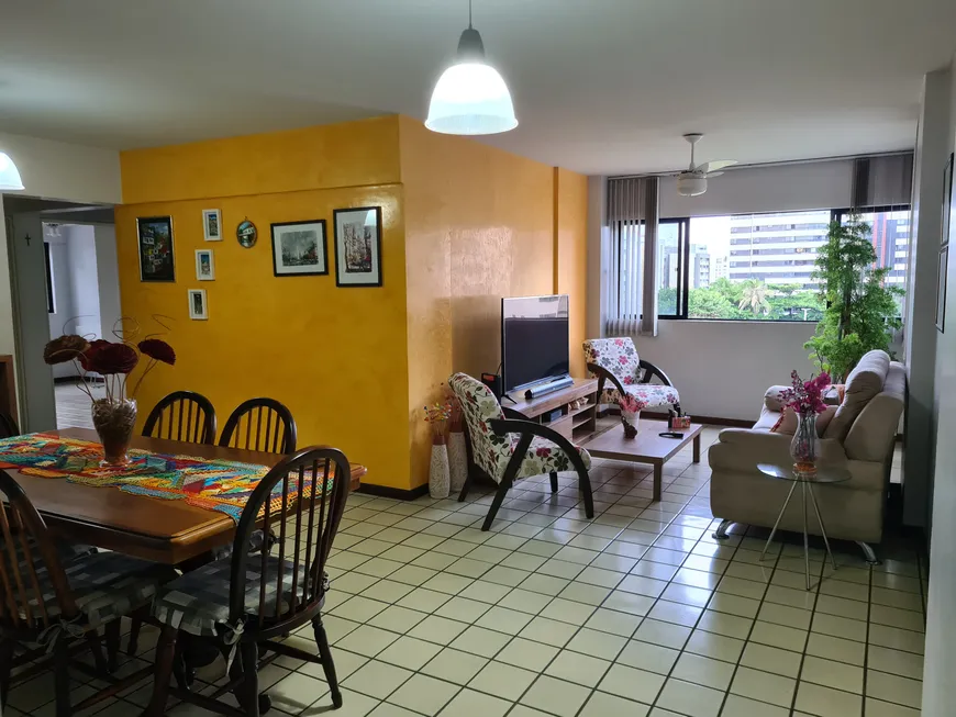 Foto 1 de Apartamento com 4 Quartos à venda, 120m² em Jatiúca, Maceió