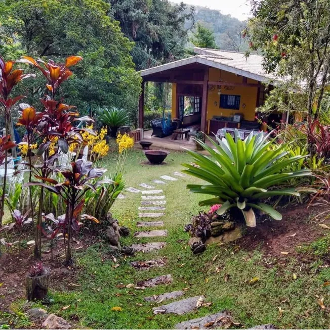 Foto 1 de Fazenda/Sítio com 3 Quartos à venda, 6000m² em Vale das Videiras, Petrópolis