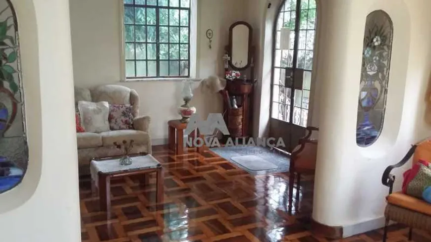 Foto 1 de Casa com 4 Quartos à venda, 337m² em Grajaú, Rio de Janeiro