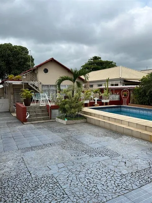 Foto 1 de Casa com 4 Quartos à venda, 276m² em  Vila Valqueire, Rio de Janeiro