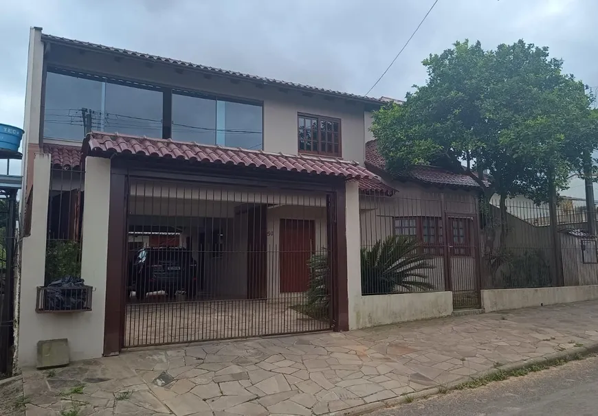 Foto 1 de Casa com 3 Quartos à venda, 299m² em Campo Novo, Porto Alegre