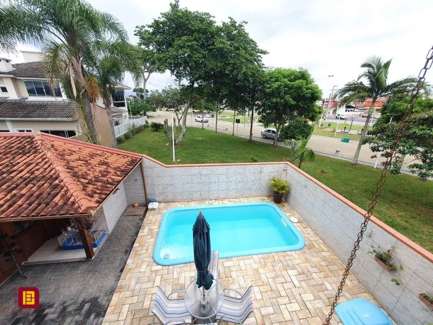 Foto 1 de Casa com 4 Quartos à venda, 371m² em Carianos, Florianópolis