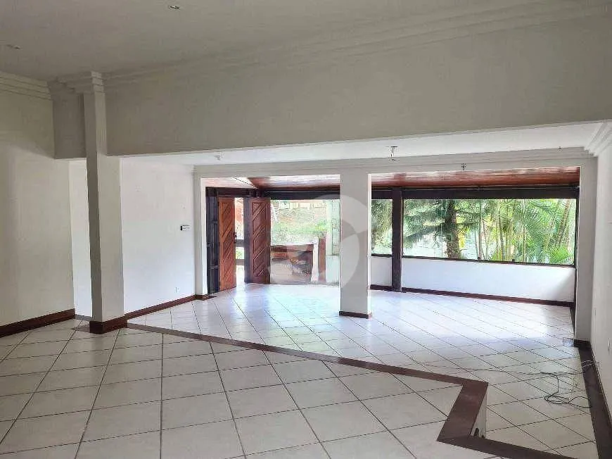 Foto 1 de Casa de Condomínio com 4 Quartos à venda, 300m² em Serra Grande, Niterói