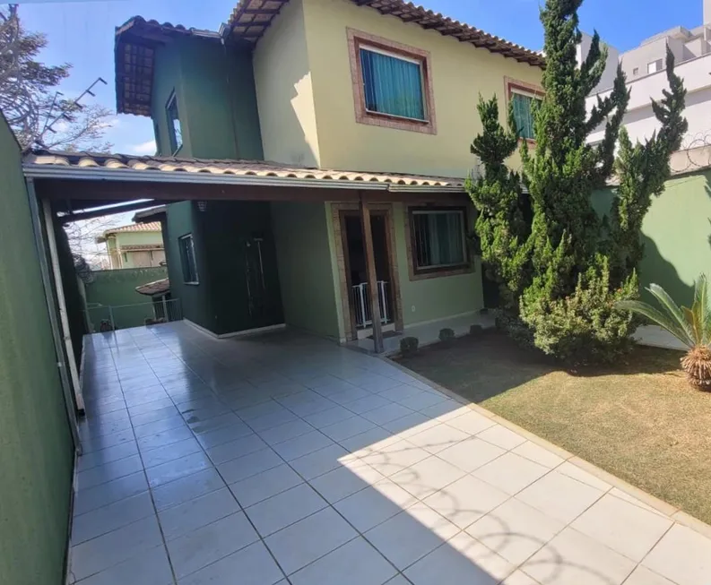 Foto 1 de Casa com 3 Quartos à venda, 217m² em Cabral, Contagem