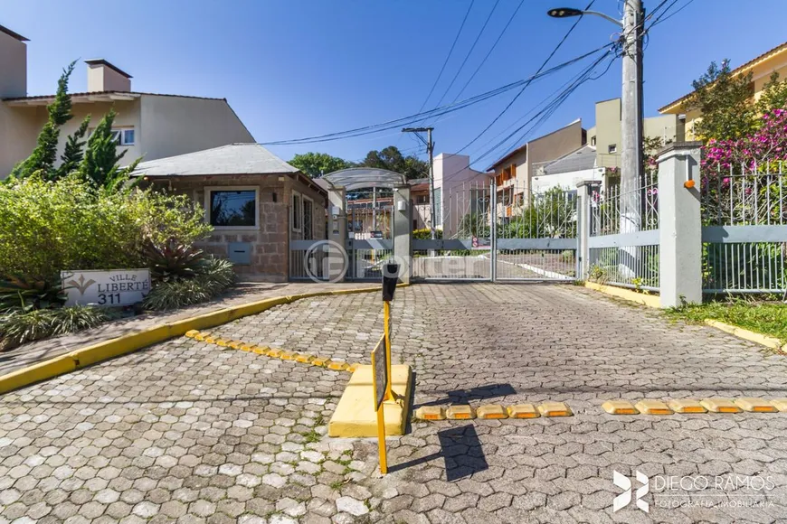 Foto 1 de Casa com 2 Quartos à venda, 198m² em Vila Nova, Porto Alegre