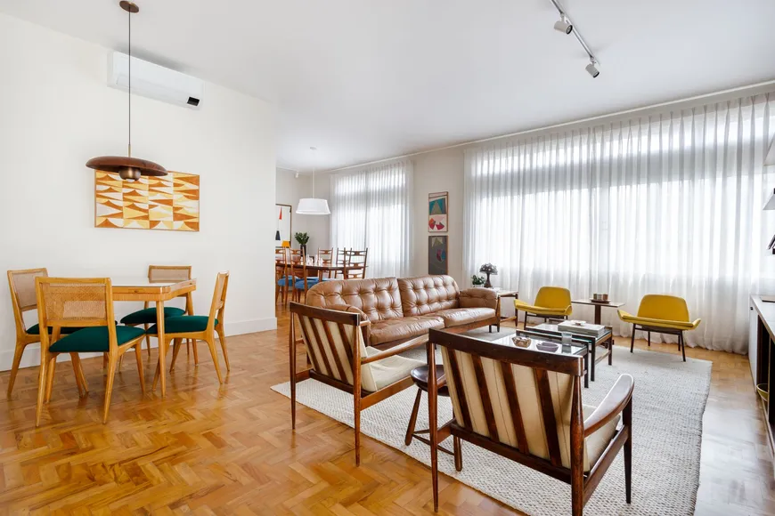Foto 1 de Apartamento com 3 Quartos para alugar, 220m² em Jardim América, São Paulo