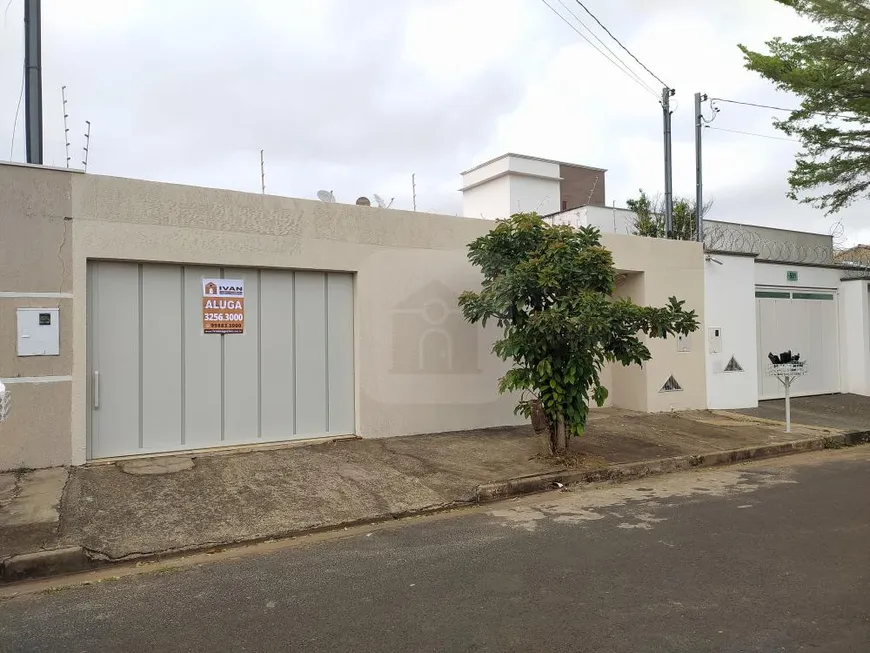 Foto 1 de Casa com 3 Quartos à venda, 200m² em Granada, Uberlândia