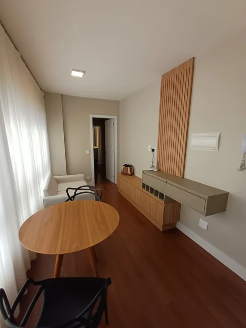 Foto 1 de Apartamento com 1 Quarto para alugar, 38m² em Centro, Curitiba