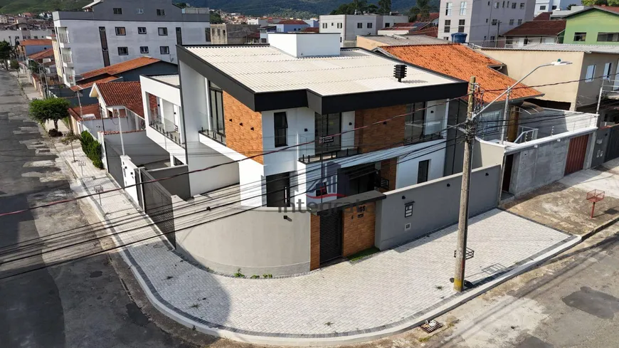 Foto 1 de Casa com 3 Quartos à venda, 165m² em Jardim Das Hortênsias, Poços de Caldas