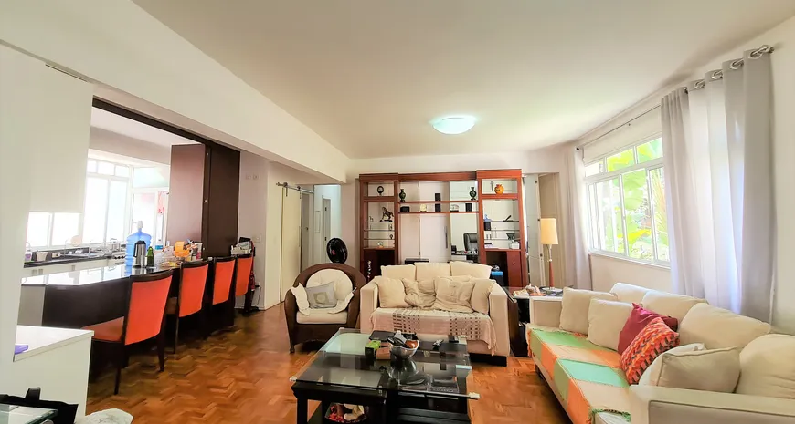 Foto 1 de Apartamento com 3 Quartos à venda, 136m² em Higienópolis, São Paulo