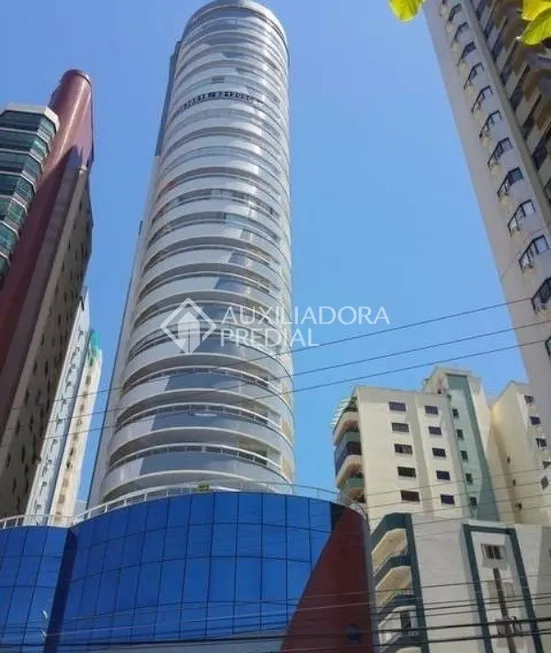 Foto 1 de Apartamento com 4 Quartos à venda, 200m² em Centro, Balneário Camboriú