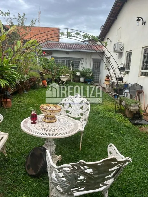 Foto 1 de Casa com 3 Quartos à venda, 244m² em Josa Bernardino I, Uberaba